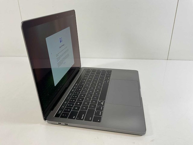 Apple macbook pro 13”, quadcore i5, 16 gb ram, 251 gb nvme laptop - afbeelding 2 van  8