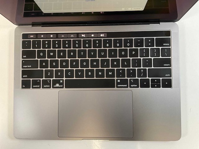 Apple macbook pro 13”, quadcore i5, 16 gb ram, 251 gb nvme laptop - afbeelding 3 van  8