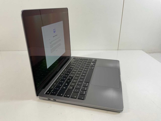 Apple macbook pro 13”, quadcore i5, 16 gb ram, 500 gb nvme laptop - afbeelding 2 van  7