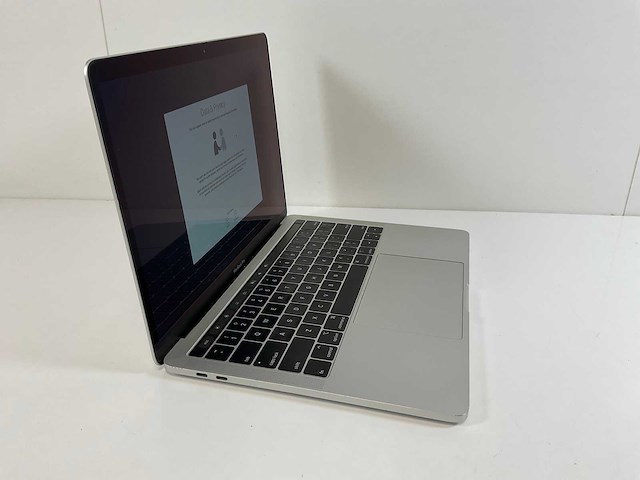 Apple macbook pro 13.3”, core i5, 16 gb ram, 251 gb nvme laptop - afbeelding 1 van  4