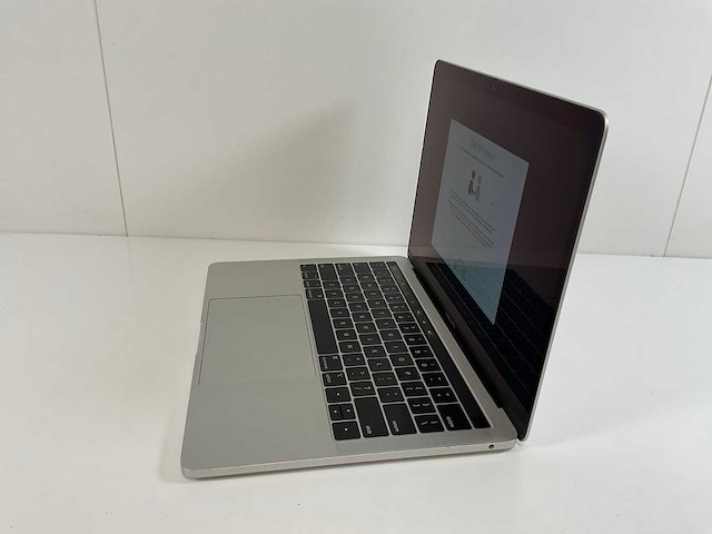 Apple macbook pro 13.3”, core i5, 16 gb ram, 251 gb nvme laptop - afbeelding 2 van  4