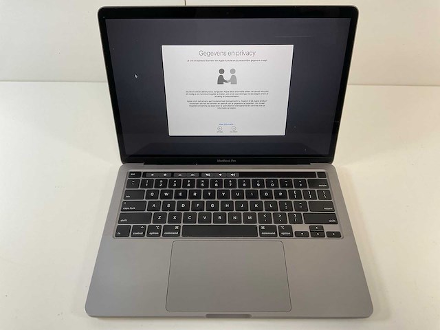 Apple macbook pro 13,3”, core(tm) i5 10th gen, 16 gb ram, 500 gb nvme laptop - afbeelding 1 van  7