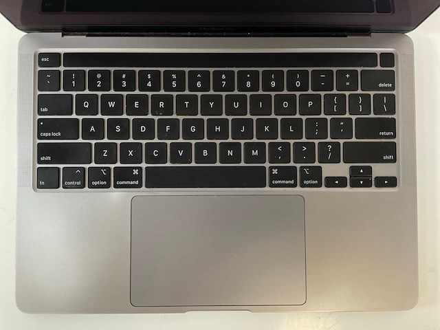 Apple macbook pro 13.3”, core(tm) i5 10th gen, 16 gb ram, 500 gb ssd laptop - afbeelding 4 van  7