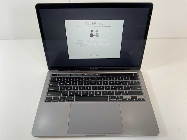 Apple macbook pro 13.3”, core(tm) i5 10th gen, 16 gb ram, 500 gb ssd laptop - afbeelding 1 van  4