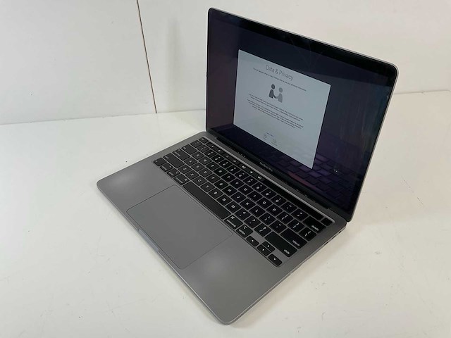 Apple macbook pro 13.3”, core(tm) i5 10th gen, 16 gb ram, 500 gb ssd laptop - afbeelding 2 van  4