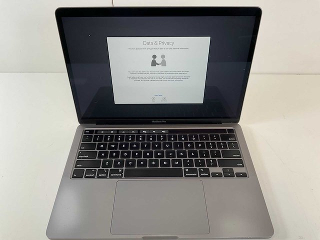Apple macbook pro 13.3”, core(tm) i5 10th gen, 16 gb ram, 500 gb ssd laptop - afbeelding 1 van  5