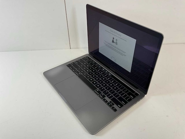 Apple macbook pro 13.3”, core(tm) i5 10th gen, 16 gb ram, 500 gb ssd laptop - afbeelding 2 van  5
