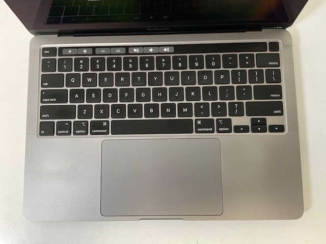 Apple macbook pro 13.3”, core(tm) i5 10th gen, 16 gb ram, 512 gb nvme laptop - afbeelding 4 van  8