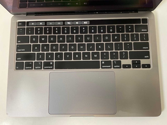 Apple macbook pro 13.3”, core(tm) i5 10th gen, 16 gb ram, 512 gb nvme laptop - afbeelding 4 van  7