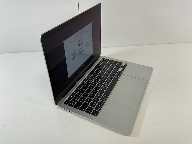 Apple macbook pro 13.3”, core(tm) i5 10th gen, 32 gb ram, 500 gb ssd laptop - afbeelding 1 van  4