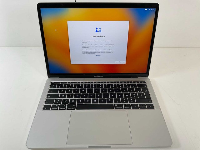 Apple macbook pro 13.3”, core(tm) i5 7th gen, 8 gb ram, 128 gb ssd laptop - afbeelding 1 van  5