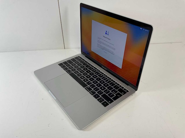 Apple macbook pro 13.3”, core(tm) i5 7th gen, 8 gb ram, 128 gb ssd laptop - afbeelding 3 van  7
