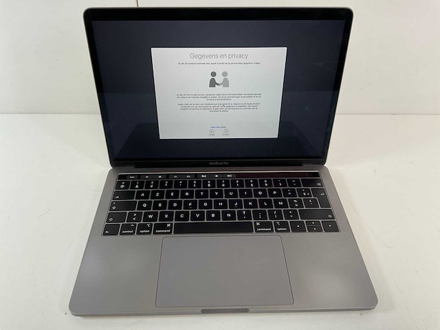 Apple macbook pro 13.3”, core(tm) i5 8th gen, 16 gb ram, 251 gb ssd laptop - afbeelding 1 van  5