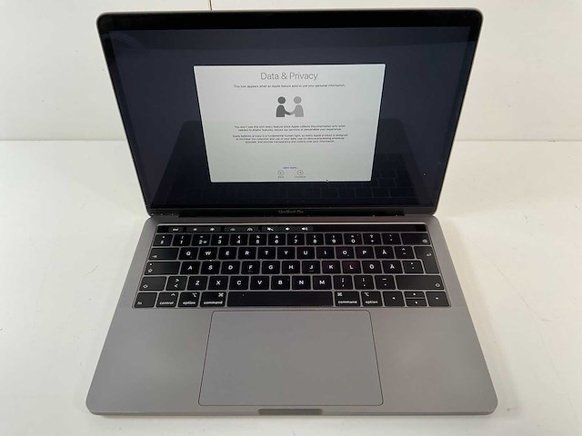 Apple macbook pro 13.3”, core(tm) i5 8th gen, 16 gb ram, 251 gb ssd laptop - afbeelding 1 van  7