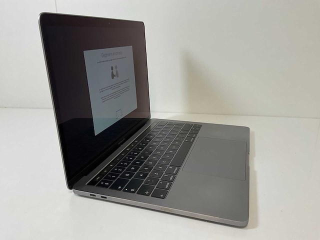 Apple macbook pro 13.3”, core(tm) i5 8th gen, 16 gb ram, 500 gb nvme laptop - afbeelding 2 van  7