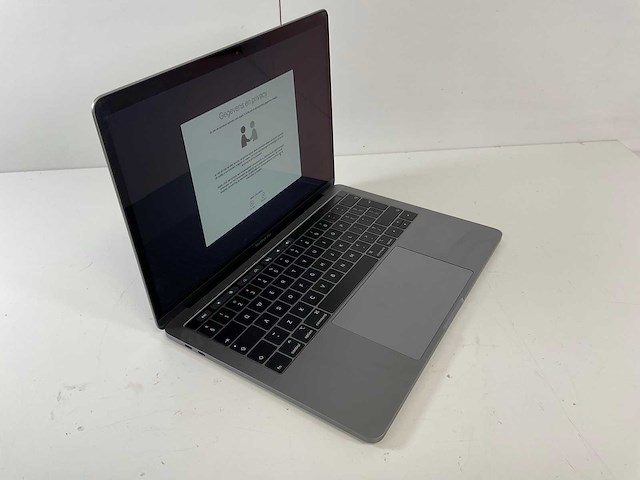 Apple macbook pro 13.3”, core(tm) i5 8th gen, 16 gb ram, 500 gb nvme laptop - afbeelding 1 van  3