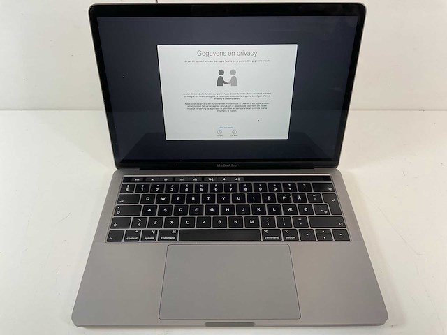 Apple macbook pro 13.3”, core(tm) i5 8th gen, 16 gb ram, 500 gb ssd laptop - afbeelding 1 van  5
