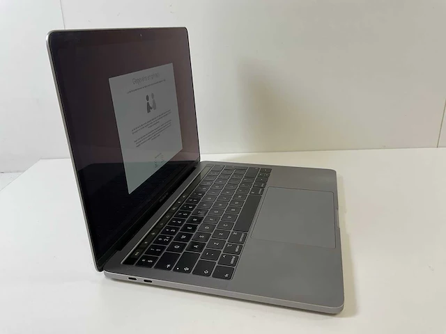Apple macbook pro 13.3”, core(tm) i5 8th gen, 8 gb ram, 251 gb nvme laptop - afbeelding 2 van  7