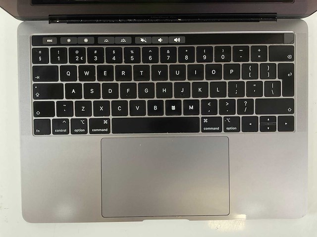 Apple macbook pro 13.3”, core(tm) i5 8th gen, 8 gb ram, 256 gb nvme laptop - afbeelding 3 van  6