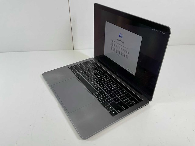 Apple macbook pro 13.3”, core(tm) i5 8th gen, 8 gb ram, 256 gb nvme laptop - afbeelding 3 van  7