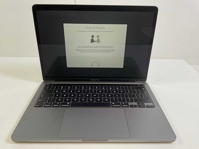 Apple macbook pro 13.3“ core(tm) i7 10th gen, 16 gb ram, 1 tb nvme laptop - afbeelding 1 van  1