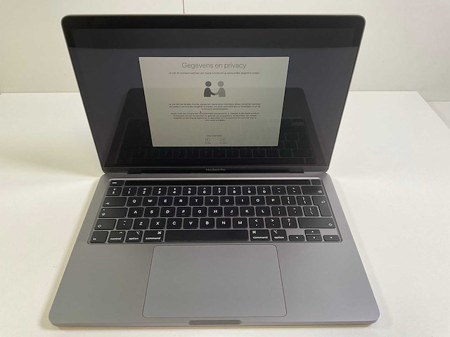 Apple macbook pro 13.3“ core(tm) i7 10th gen, 16 gb ram, 1 tb nvme laptop - afbeelding 1 van  7
