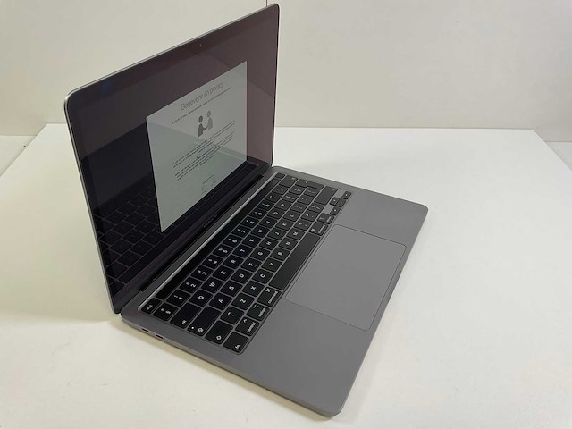 Apple macbook pro 13.3“ core(tm) i7 10th gen, 16 gb ram, 1 tb nvme laptop - afbeelding 2 van  7