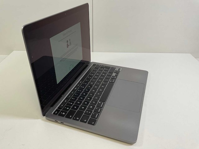Apple macbook pro 13.3“ core(tm) i7 10th gen, 16 gb ram, 1 tb nvme laptop - afbeelding 2 van  6