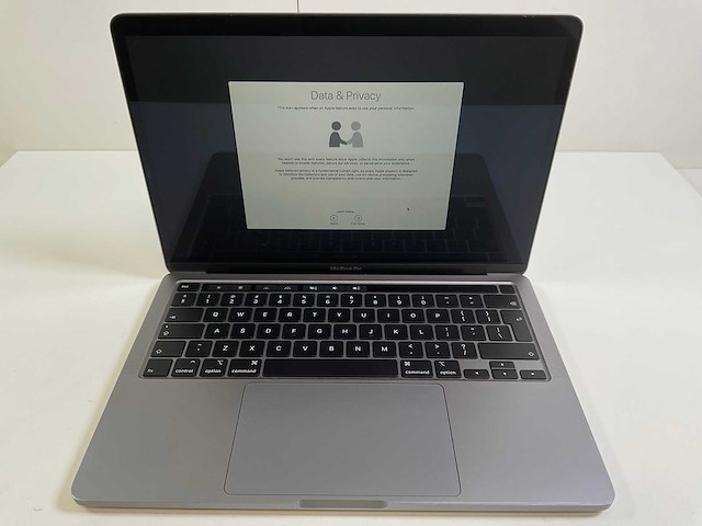 Apple macbook pro 13.3“ core(tm) i7 10th gen, 16 gb ram, 1 tb nvme laptop - afbeelding 1 van  7