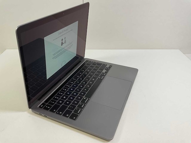 Apple macbook pro 13.3“ core(tm) i7 10th gen, 16 gb ram, 1 tb nvme laptop - afbeelding 1 van  2