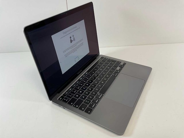Apple macbook pro 13,3”, core(tm) i7 10th gen, 16 gb ram, 500 gb nvme laptop - afbeelding 2 van  7