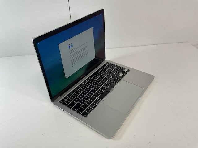 Apple macbook pro 13.3”, core(tm) i7 10th gen, 16 gb ram, 512 gb ssd laptop - afbeelding 2 van  7