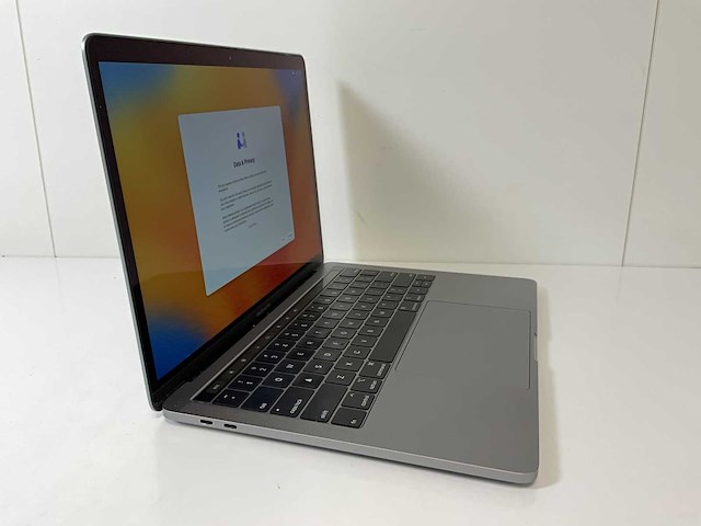 Apple macbook pro 13.3”, core(tm) i7 8th gen, 16 gb ram, 1 tb nvme laptop - afbeelding 2 van  7