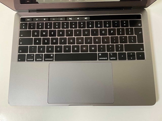 Apple macbook pro 13.3”, core(tm) i7 8th gen, 16 gb ram, 1 tb nvme laptop - afbeelding 4 van  8