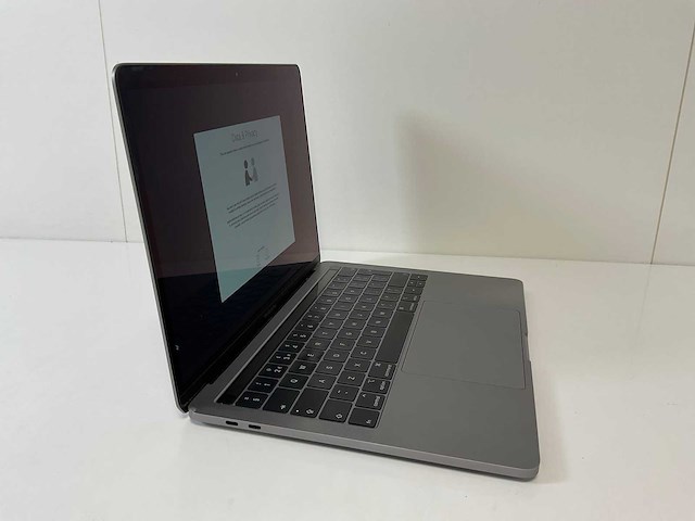 Apple macbook pro 13.3”, core(tm) i7 8th gen, 16 gb ram, 251 gb nvme laptop - afbeelding 2 van  8