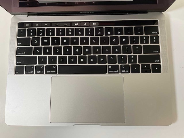 Apple macbook pro 13.3”, core(tm) i7 8th gen, 16 gb ram, 251 gb nvme laptop - afbeelding 4 van  7