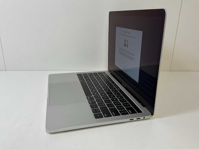 Apple macbook pro 13.3”, core(tm) i7 8th gen, 16 gb ram, 251 gb nvme laptop - afbeelding 3 van  7