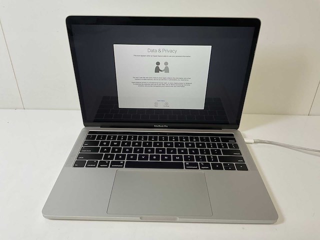 Apple macbook pro 13.3”, core(tm) i7 8th gen, 16 gb ram, 251 gb nvme laptop - afbeelding 1 van  7