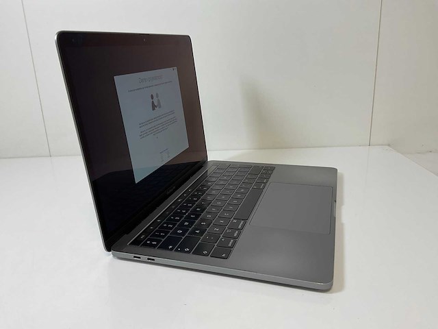 Apple macbook pro 13.3”, core(tm) i7 8th gen, 16 gb ram, 251 gb nvme laptop - afbeelding 1 van  6