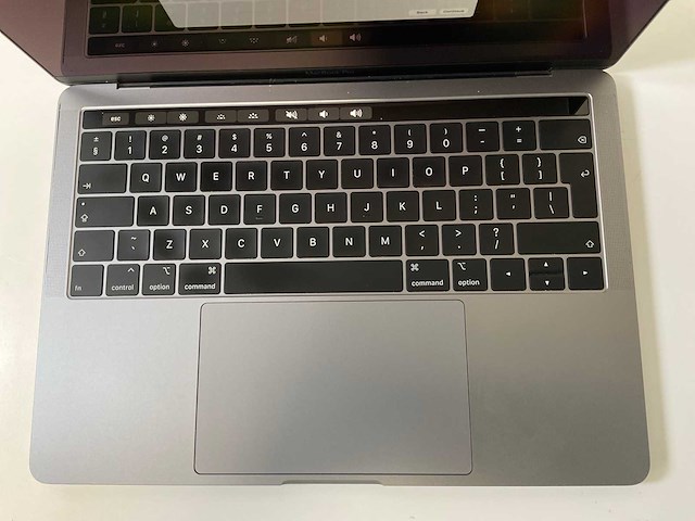 Apple macbook pro 13.3”, core(tm) i7 8th gen, 16 gb ram, 251 gb nvme laptop - afbeelding 4 van  7