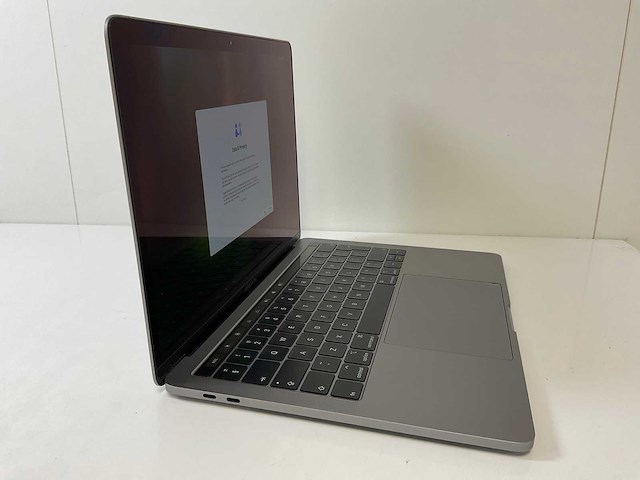 Apple macbook pro 13.3”, core(tm) i7 8th gen, 16 gb ram, 251 gb nvme laptop - afbeelding 2 van  8