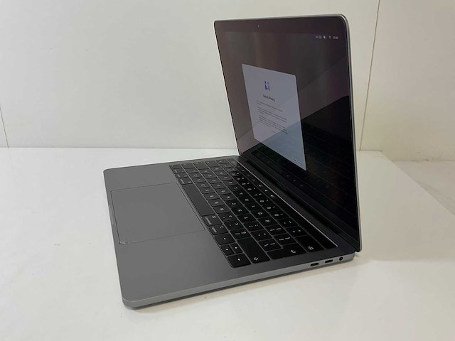 Apple macbook pro 13.3”, core(tm) i7 8th gen, 16 gb ram, 251 gb nvme laptop - afbeelding 3 van  8