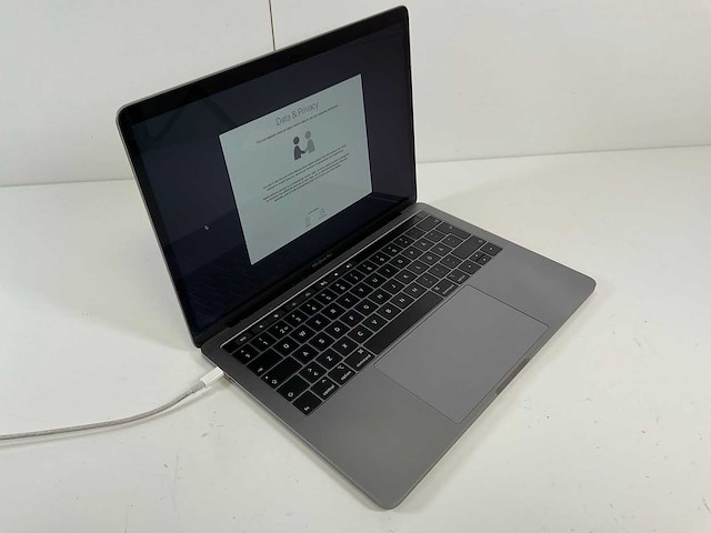 Apple macbook pro 13.3”, core(tm) i7 8th gen, 16 gb ram, 251 gb nvme laptop - afbeelding 2 van  7