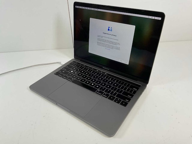 Apple macbook pro 13.3”, core(tm) i7 8th gen, 16 gb ram, 251 gb nvme laptop - afbeelding 3 van  7