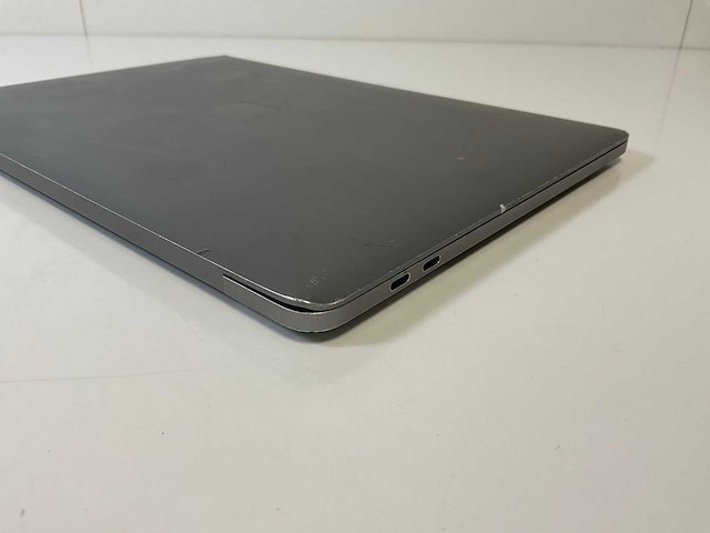 Apple macbook pro 13.3”, core(tm) i7 8th gen, 16 gb ram, 256 gb nvme laptop - afbeelding 3 van  11