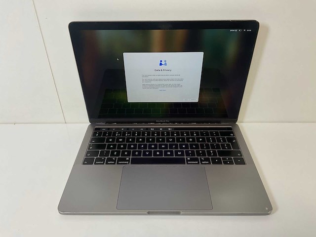 Apple macbook pro 13.3”, core(tm) i7 8th gen, 16 gb ram, 256 gb nvme laptop - afbeelding 1 van  11