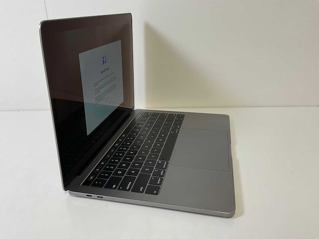 Apple macbook pro 13.3”, core(tm) i7 8th gen, 16 gb ram, 256 gb nvme laptop - afbeelding 2 van  7