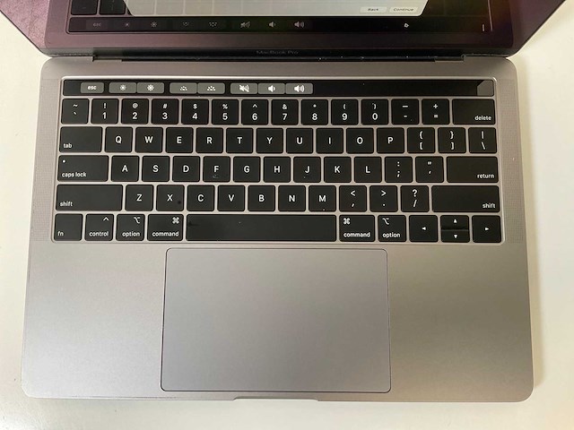 Apple macbook pro 13.3”, core(tm) i7 8th gen, 16 gb ram, 256 gb nvme laptop - afbeelding 4 van  7