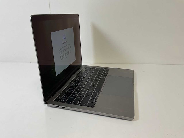 Apple macbook pro 13.3”, core(tm) i7 8th gen, 16 gb ram, 256 gb nvme laptop - afbeelding 2 van  7