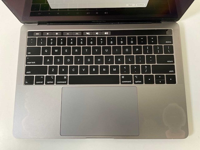 Apple macbook pro 13.3”, core(tm) i7 8th gen, 16 gb ram, 256 gb nvme laptop - afbeelding 4 van  7